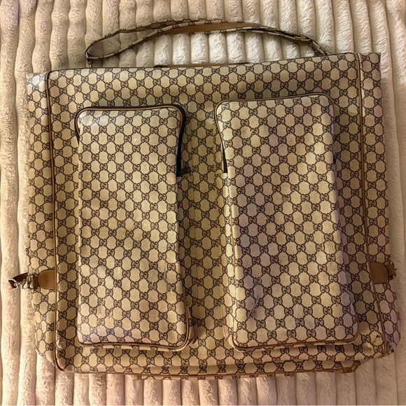 Vintage Gucci GG Supreme Canvas Garment Bag with Signature Red and Green Stripe. - Picture 3 of 16